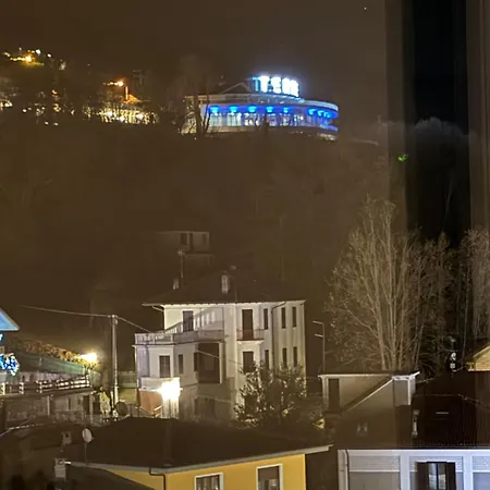 Nuovissimo Trilocale Nel Centro Di Vincent Saint-Vincent